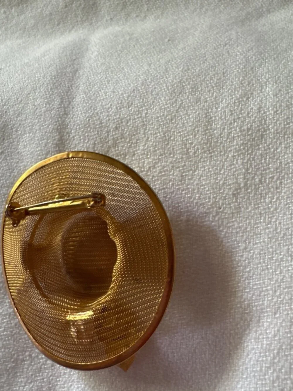 Vintage 80's Gold-Tone Mesh Hat Brooch With Dangling Leaf Charms